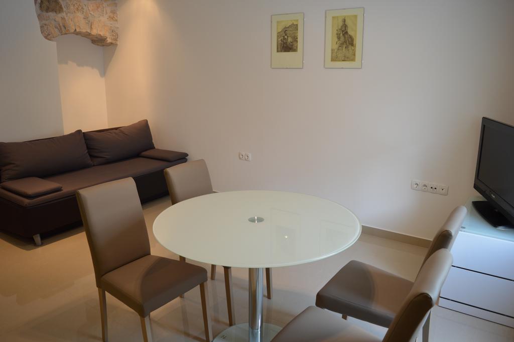 Mila Apartment Sinj Exterior foto